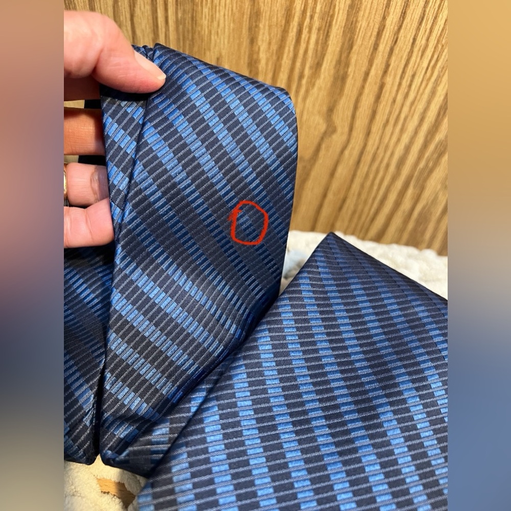 NWOT Calvin Klein Men’s blue silk tie - Picture 8 of 9